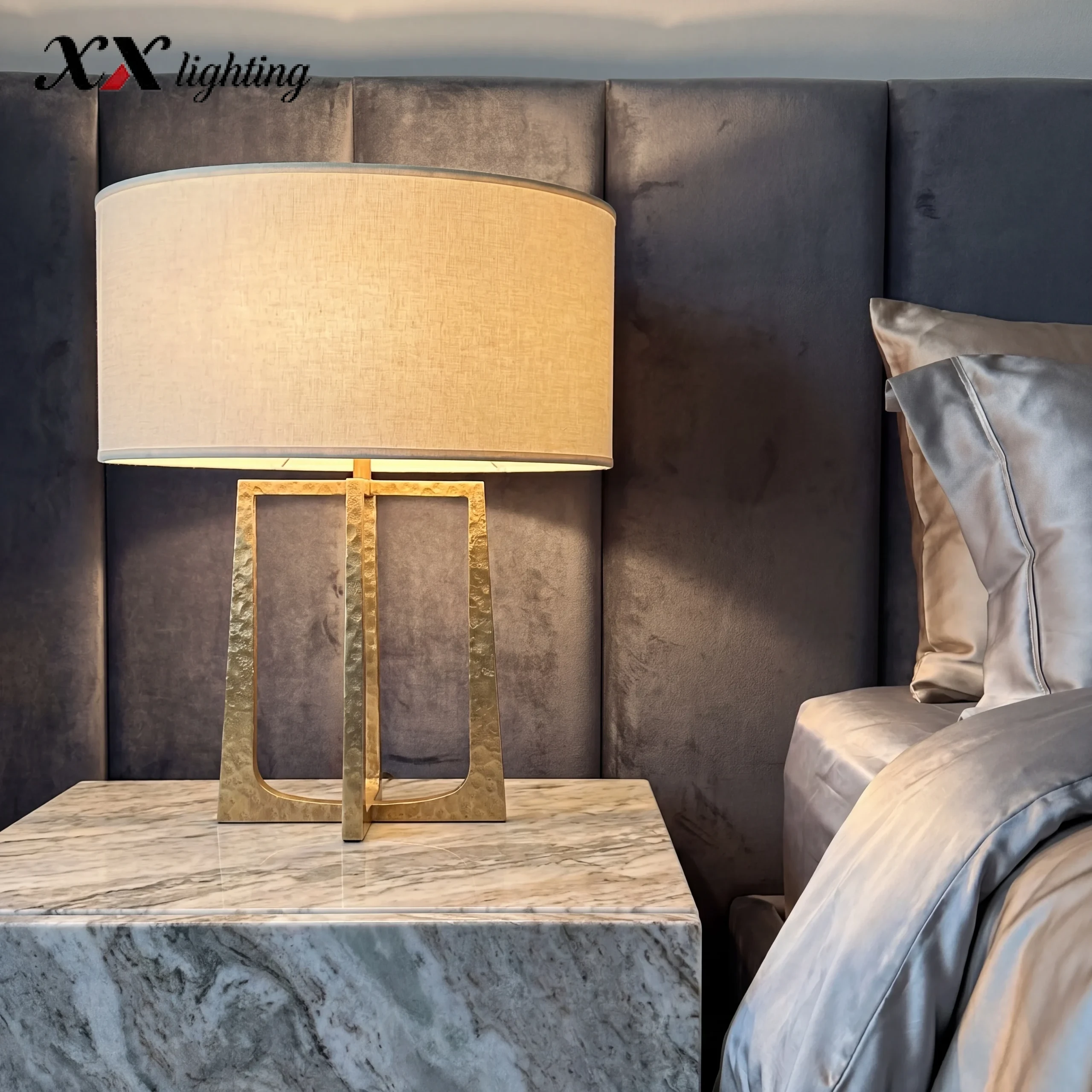 Wright Table Lamp - 10½", Hammered Pewter